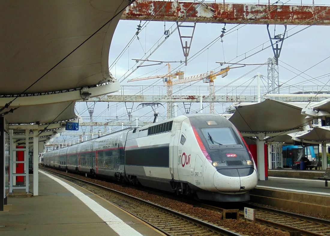 TGV en gare du Mans